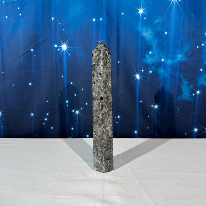 Sodalite-Syenite Tower – Yooperlite® • 0.814 kg