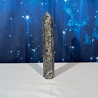 Sodalite-Syenite Tower – Yooperlite® • 0.865 kg