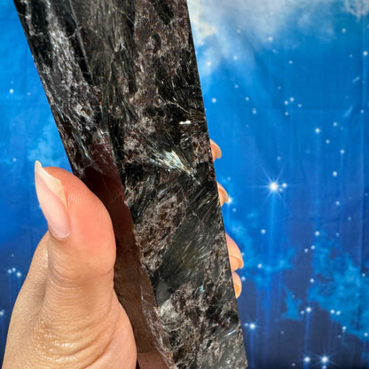 Arfvedsonite Tower – 0.731 kg