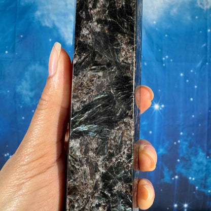 Arfvedsonite Tower – 0.731 kg