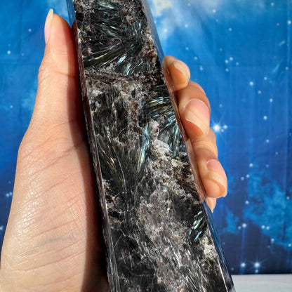 Arfvedsonite Tower – 0.731 kg