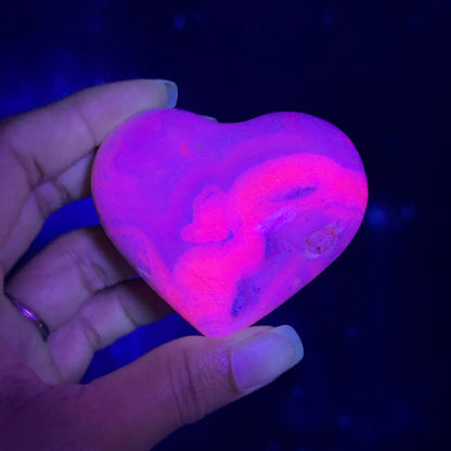 Pink Mangano Calcite Heart – 0.156 kg