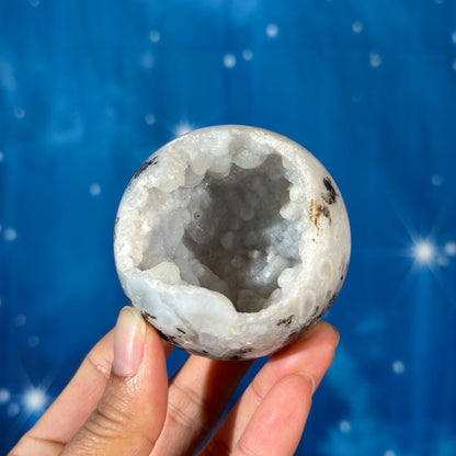 Agate Sphere with Quartz Druze – 0.153 kg