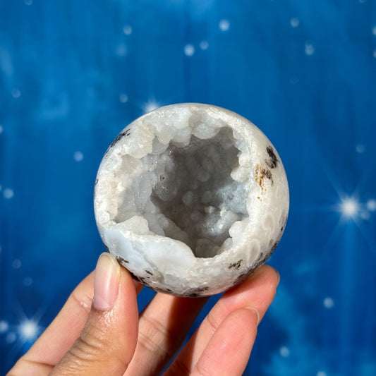 Agate Sphere with Quartz Druze – 0.153 kg