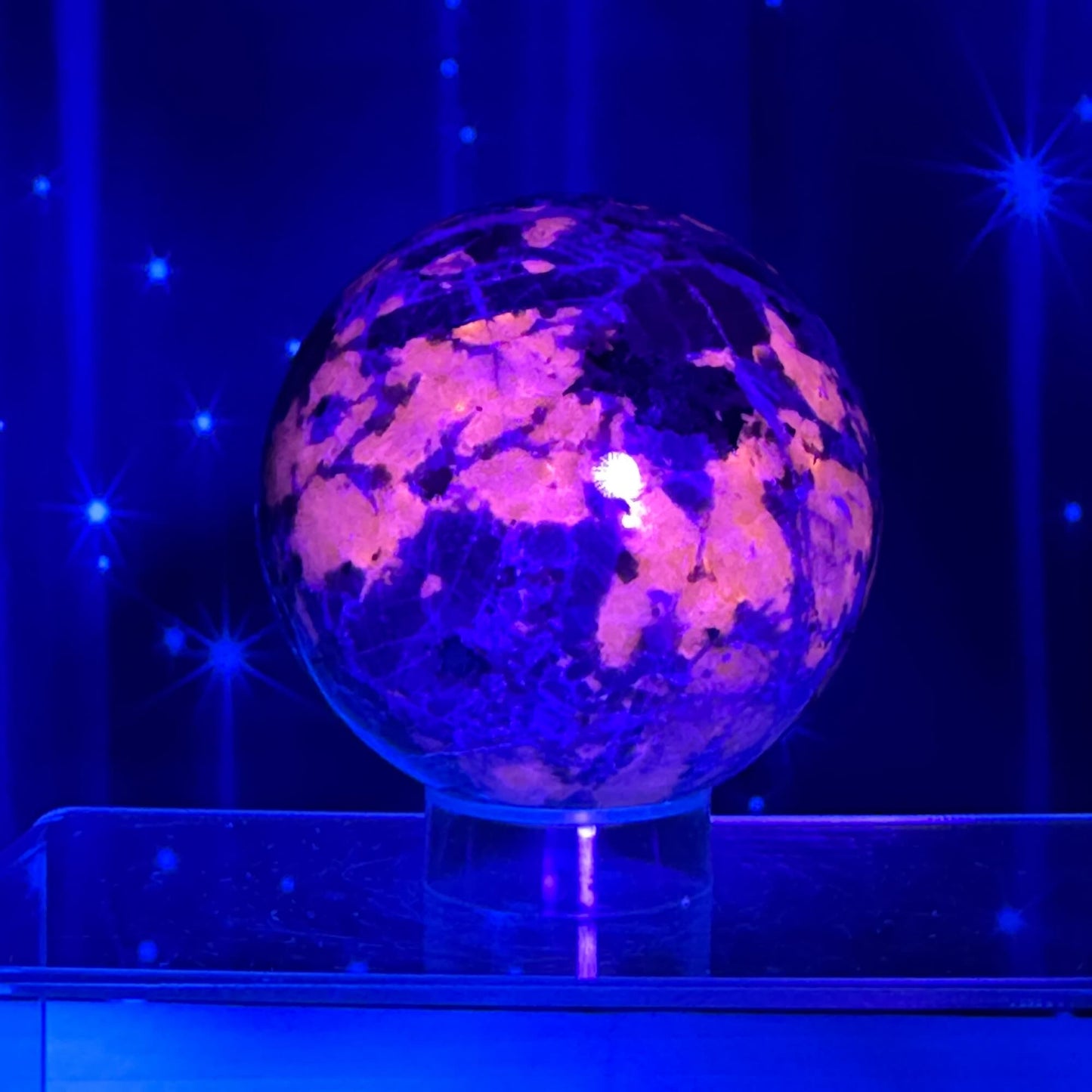 Sodalite-Syenite Sphere – Yooperlite® • 0.462 kg