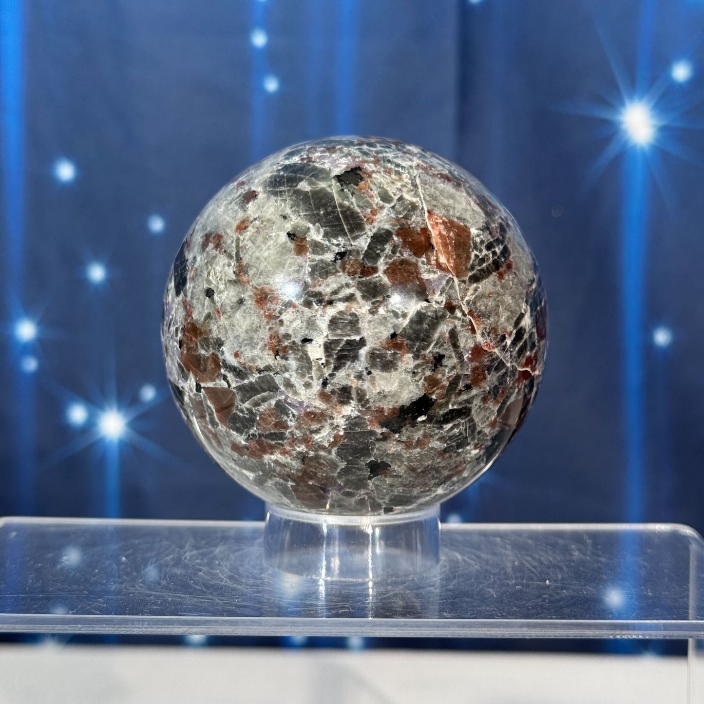 Sodalite-Syenite Sphere – Yooperlite® • 0.462 kg
