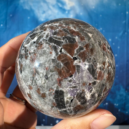 Sodalite-Syenite Sphere – Yooperlite® • 0.462 kg