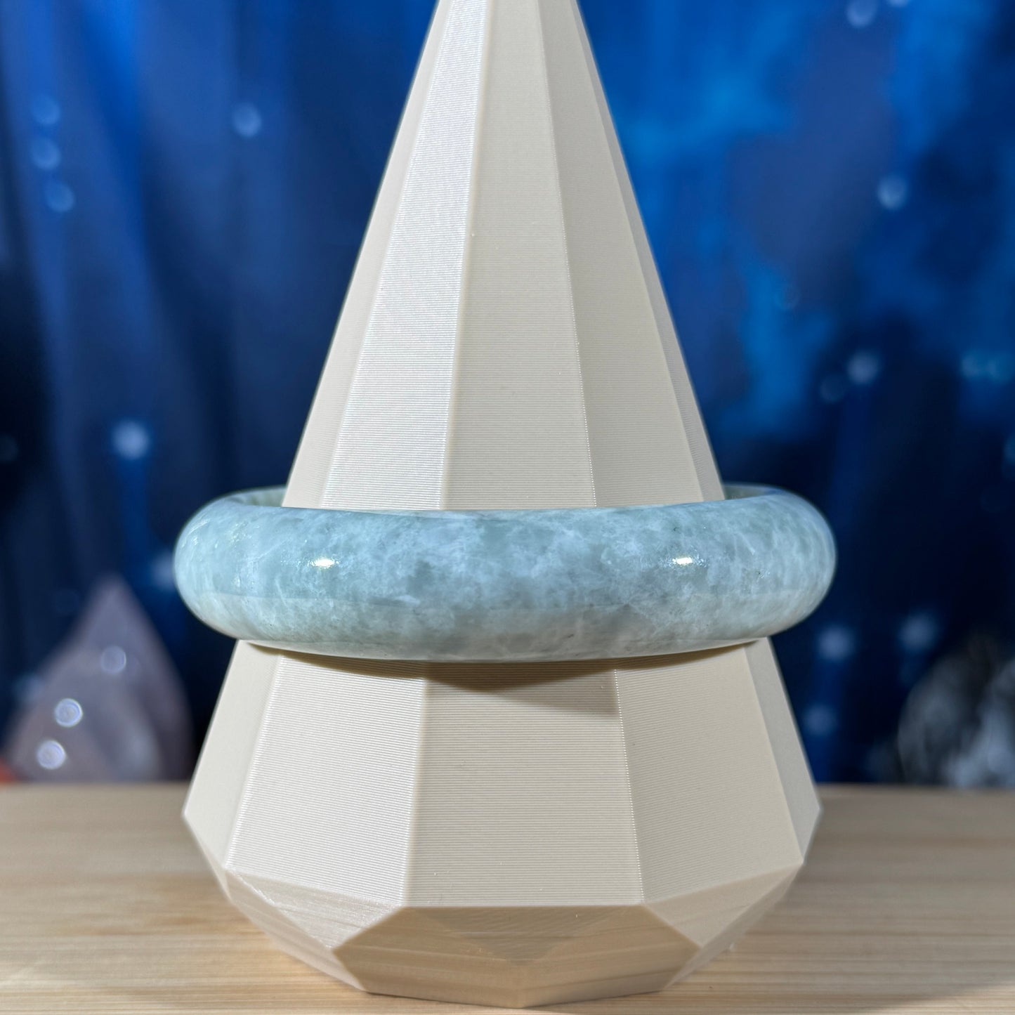 Guatamalen jade bangle - fits wrist size: dia. 62mm (circ. 6.75")