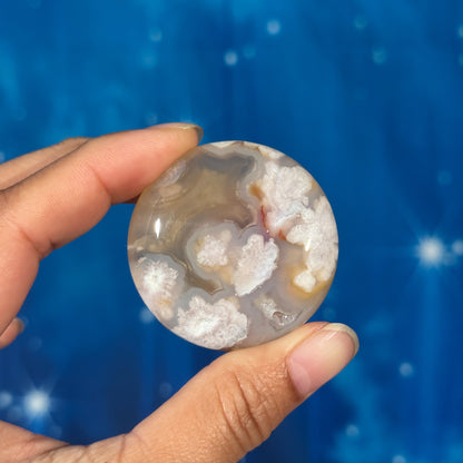 Flower Agate Round Palm Stone – 0.048 kg