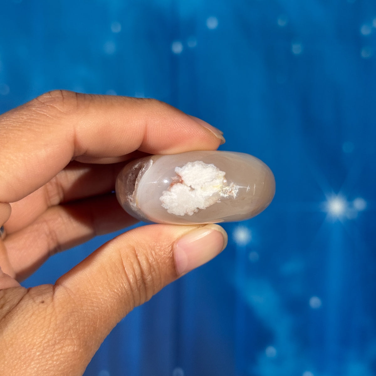 Flower Agate Round Palm Stone – 0.062 kg