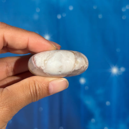 Flower Agate Round Palm Stone – 0.079 kg
