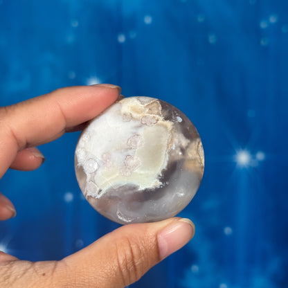 Flower Agate Round Palm Stone – 0.082 kg