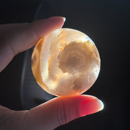 Flower Agate Round Palm Stone – 0.085 kg