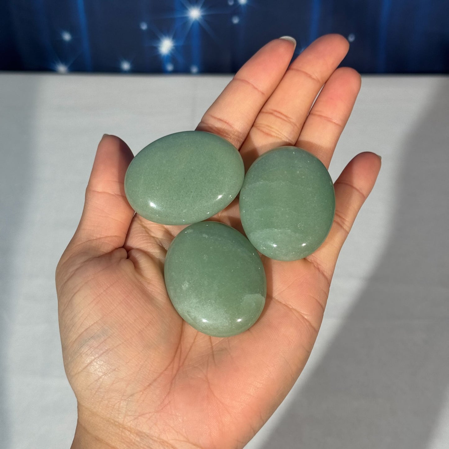 One (1) Green Aventurine Palm Stone – 0.034 kg
