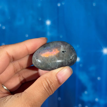 Labradorite Palm Stone – 0.042 kg