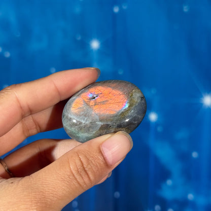 Labradorite Palm Stone – 0.045 kg
