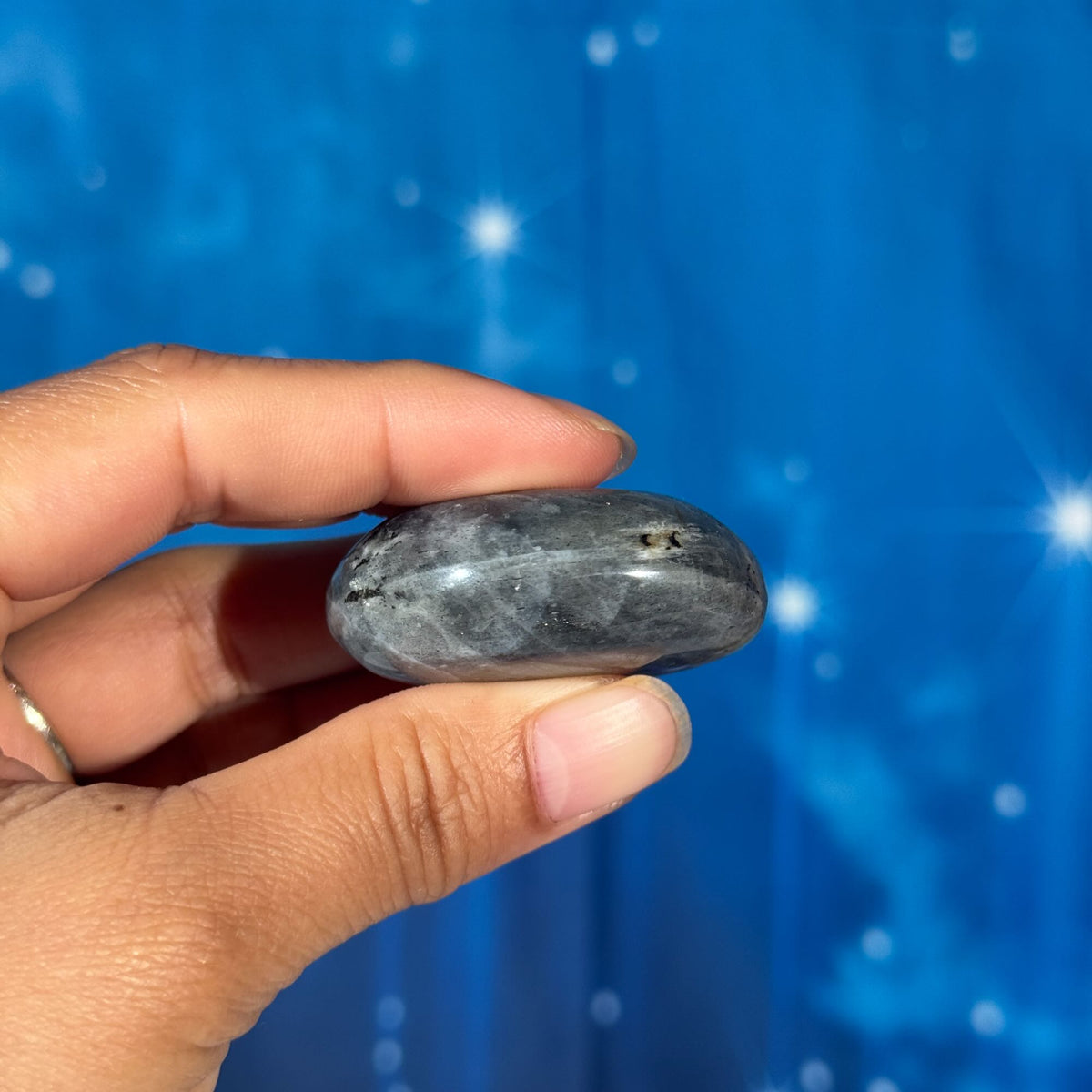 Labradorite Palm Stone – 0.045 kg