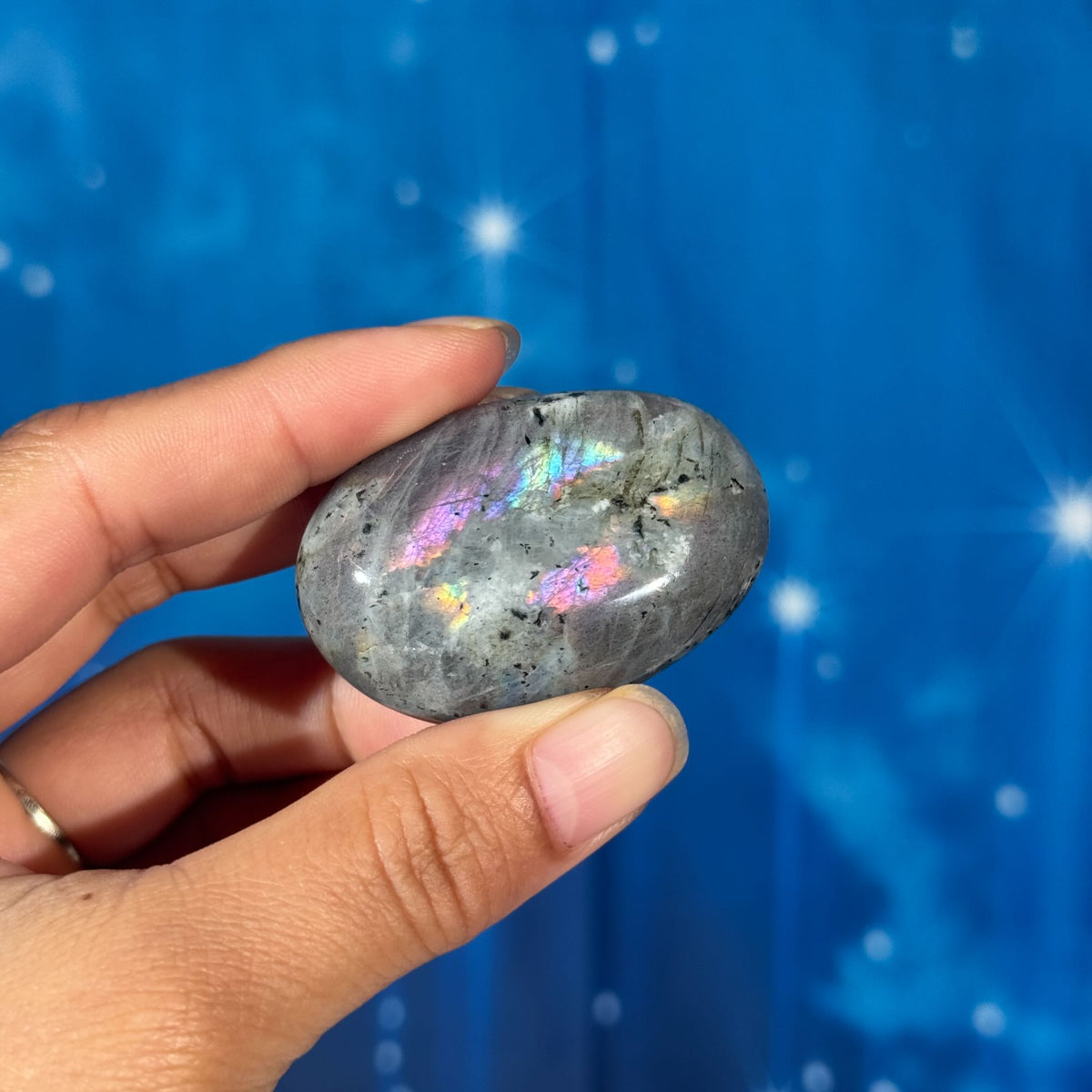 Labradorite Palm Stone – 0.045 kg