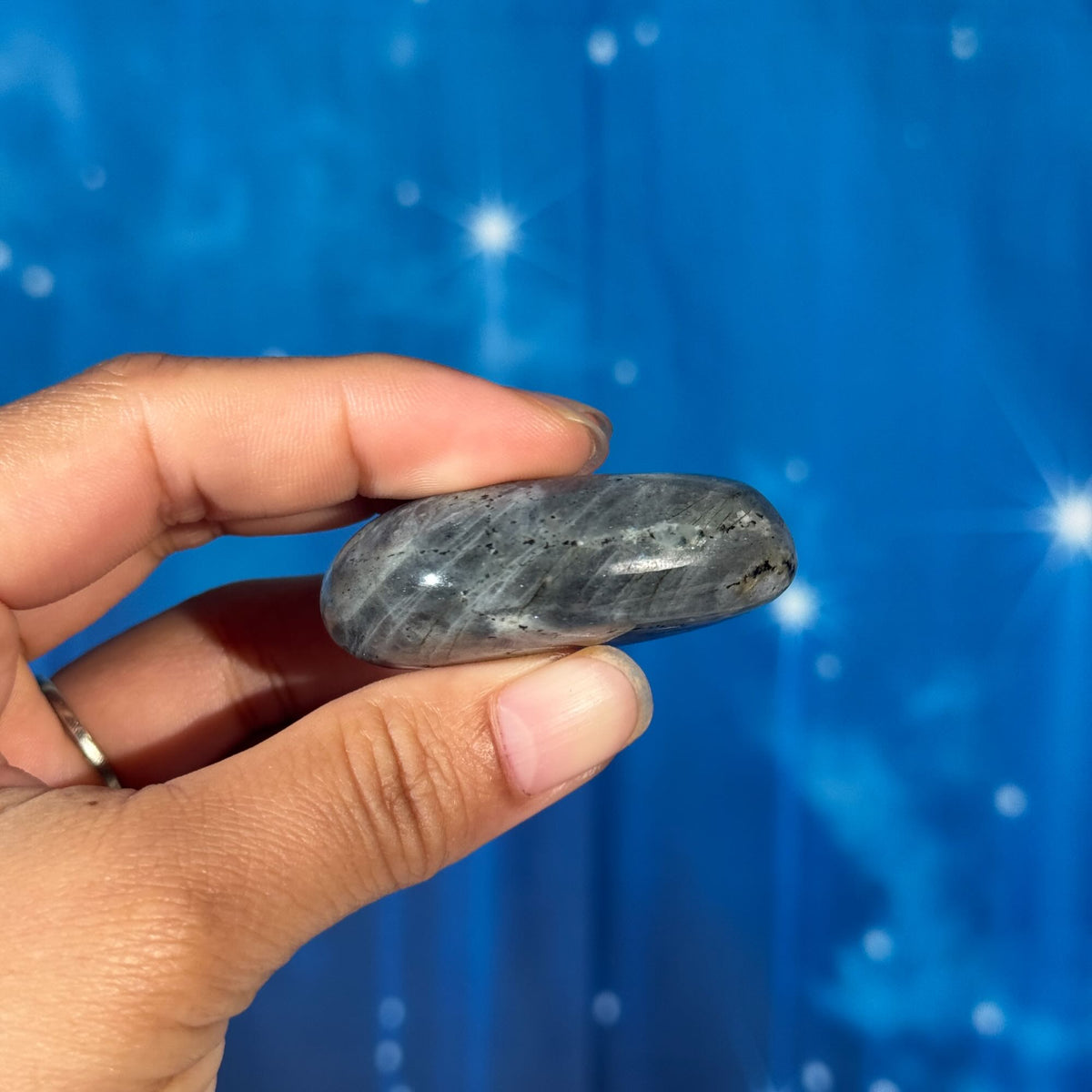 Labradorite Palm Stone – 0.045 kg