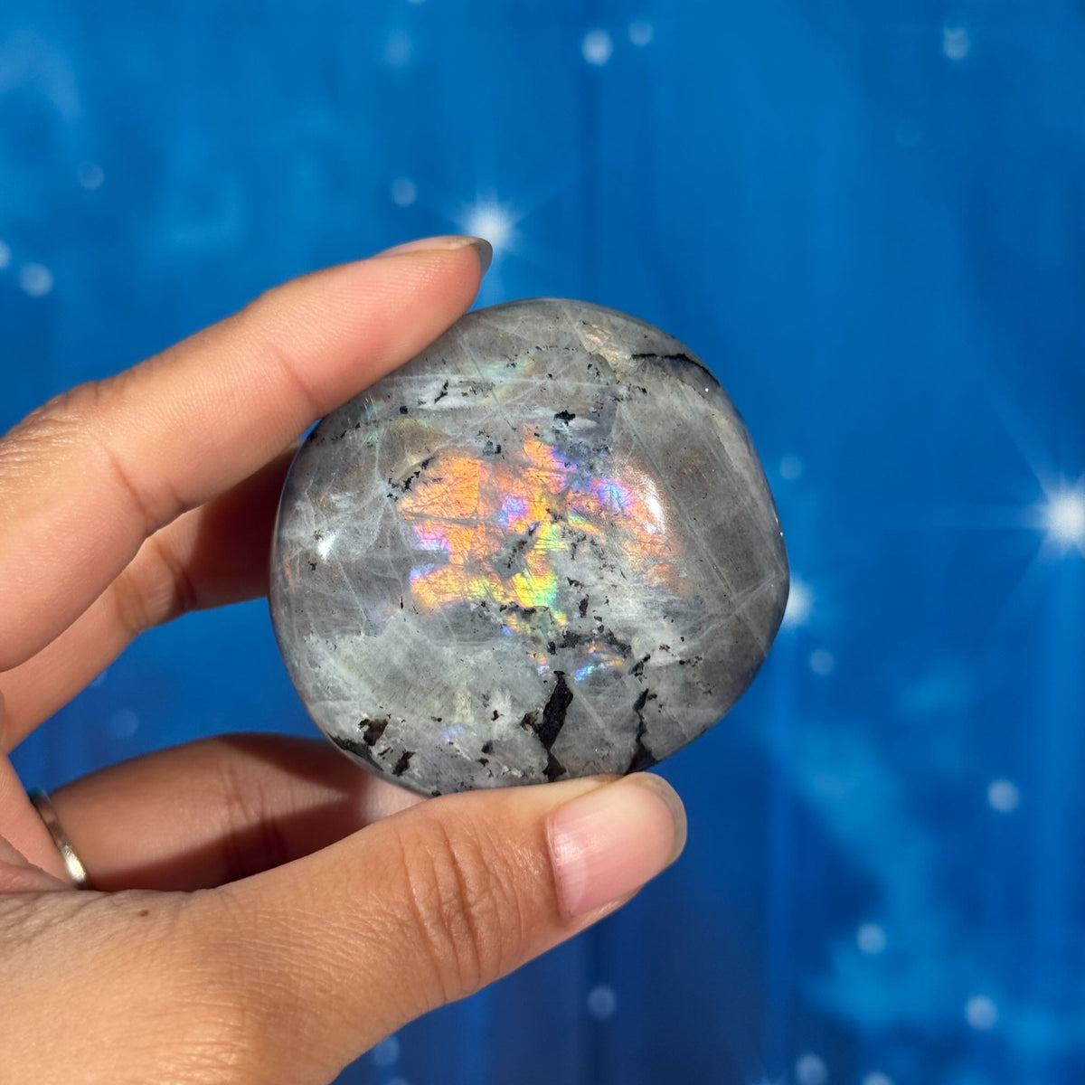 Labradorite Palmstone – 0.136 kg