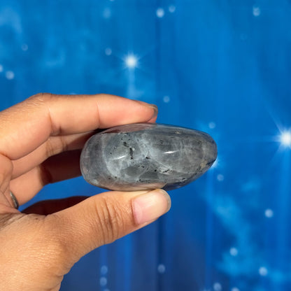Labradorite Palm Stone – 0.136 kg