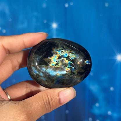 Labradorite Palm Stone – 0.130 kg