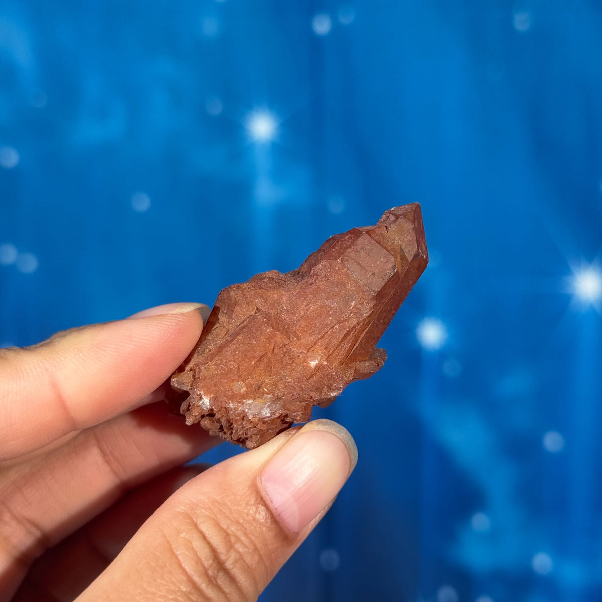 Iron-Stained Quartz Cluster – 0.028 kg