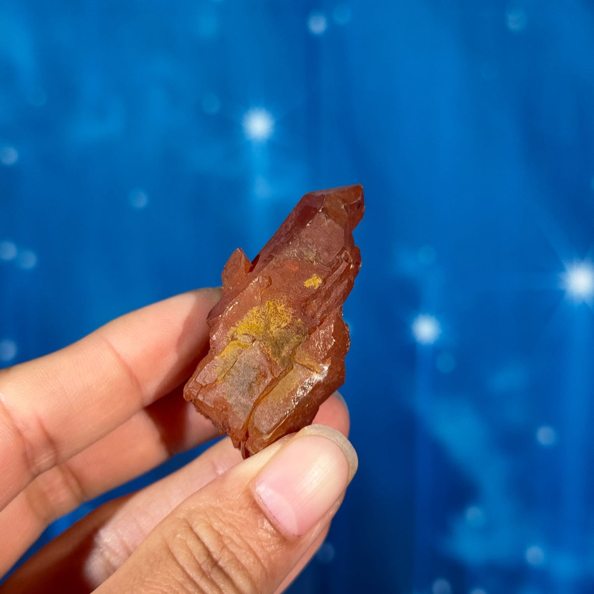Iron-Stained Quartz Cluster – 0.028 kg