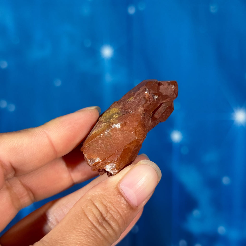 Iron-Stained Quartz Cluster – 0.028 kg