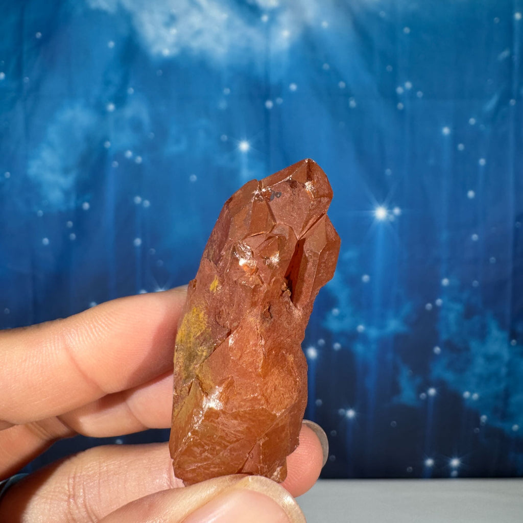 Iron-Stained Quartz Cluster – 0.028 kg