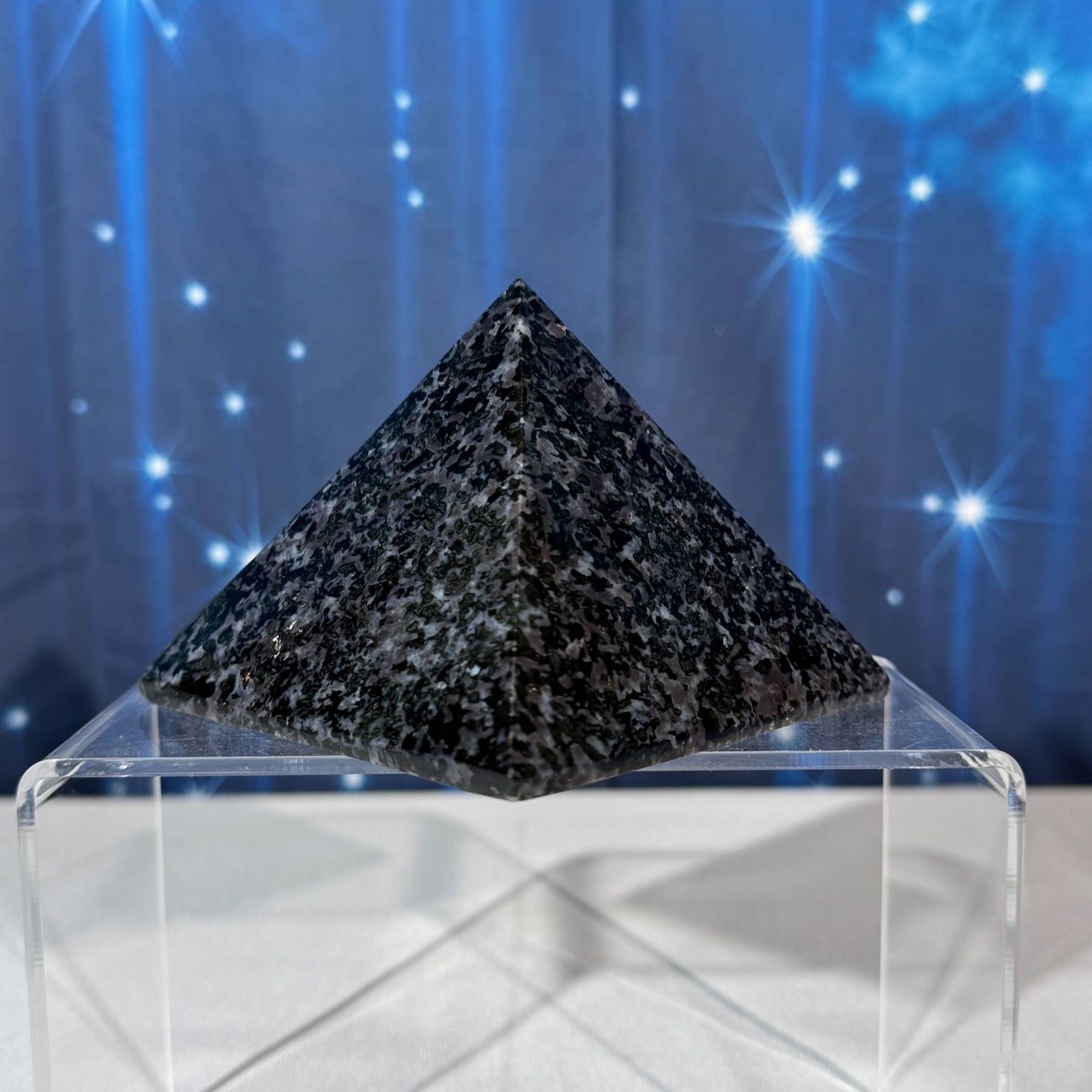 Indigo Gabbro Pyramid – 0.706 kg