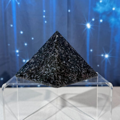 Indigo Gabbro Pyramid – 0.706 kg