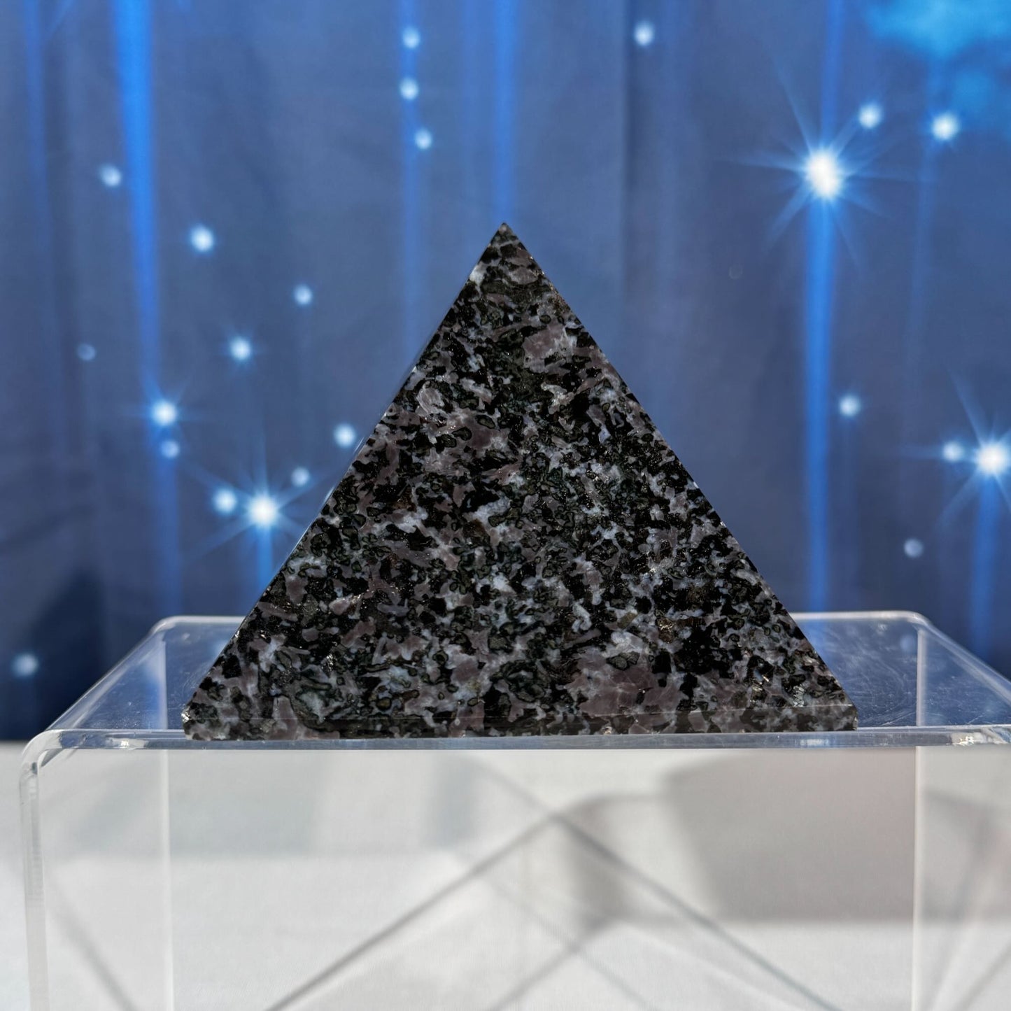 Indigo Gabbro Pyramid – 0.706 kg