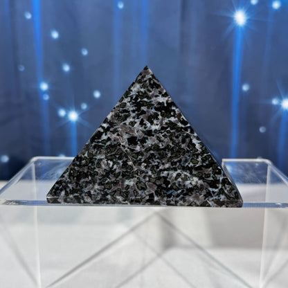 Indigo Gabbro Pyramid – 0.471 kg