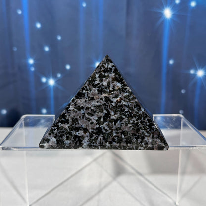 Indigo Gabbro Pyramid – 0.471 kg