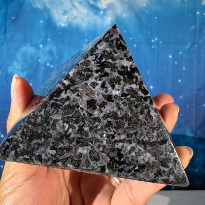 Indigo Gabbro Pyramid – 0.471 kg