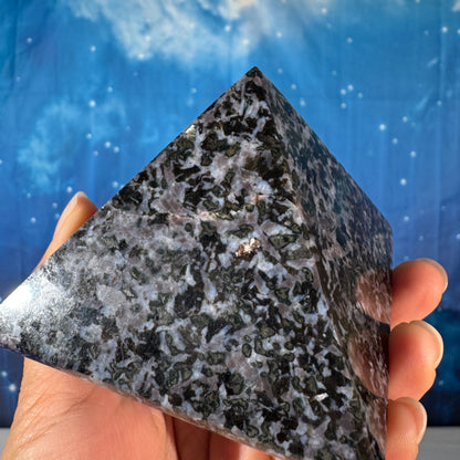 Indigo Gabbro Pyramid – 0.471 kg