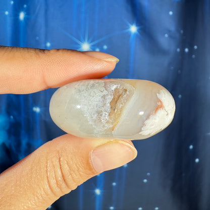 Flower Agate Round Palm Stone – 0.062 kg