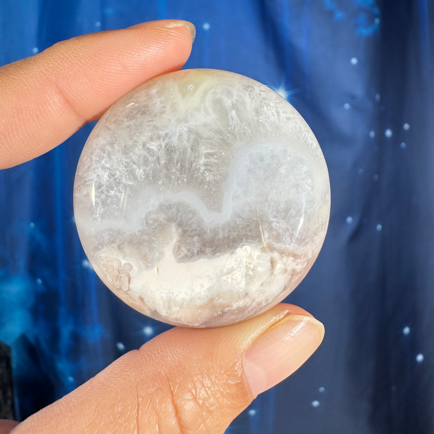 Flower Agate Round Palm Stone – 0.068 kg