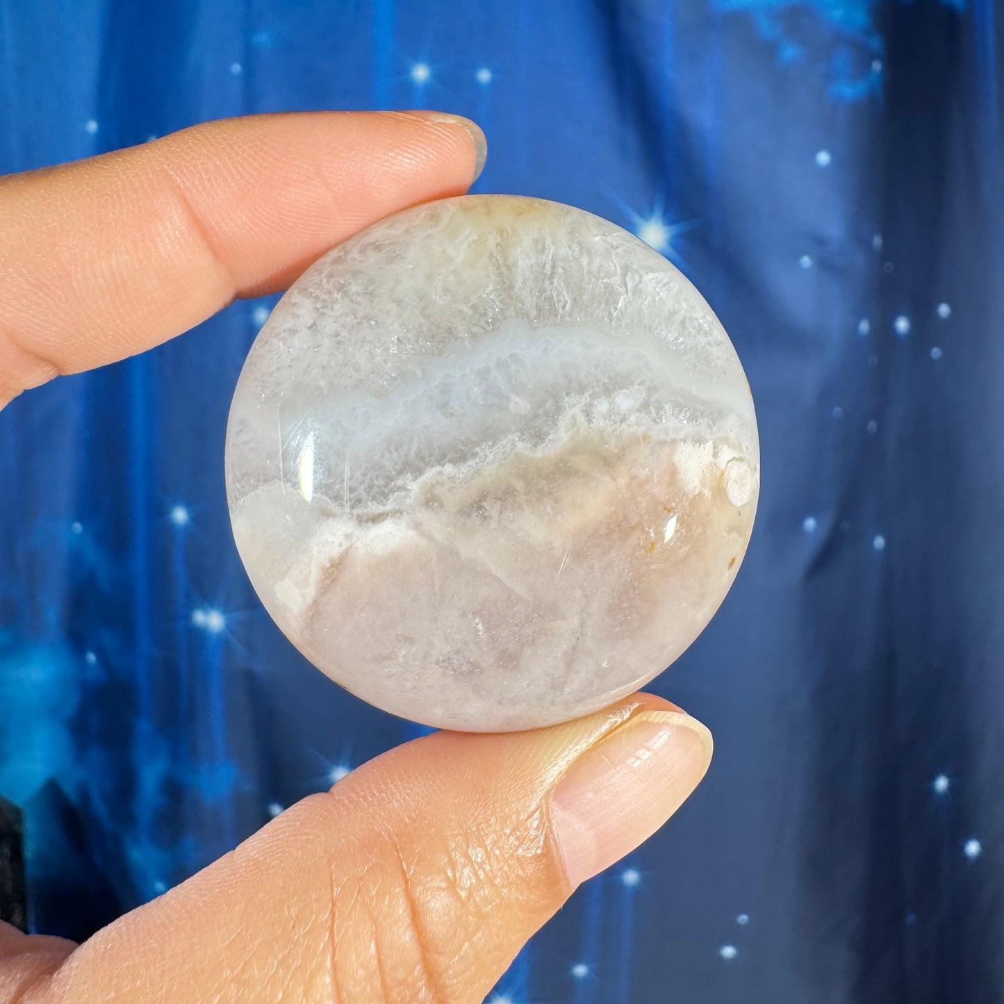 Flower Agate Round Palm Stone – 0.068 kg