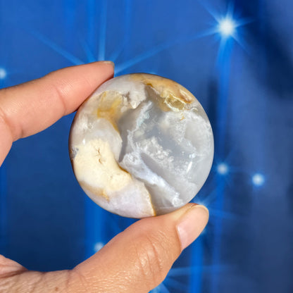 Flower Agate Round Palm Stone – 0.077 kg
