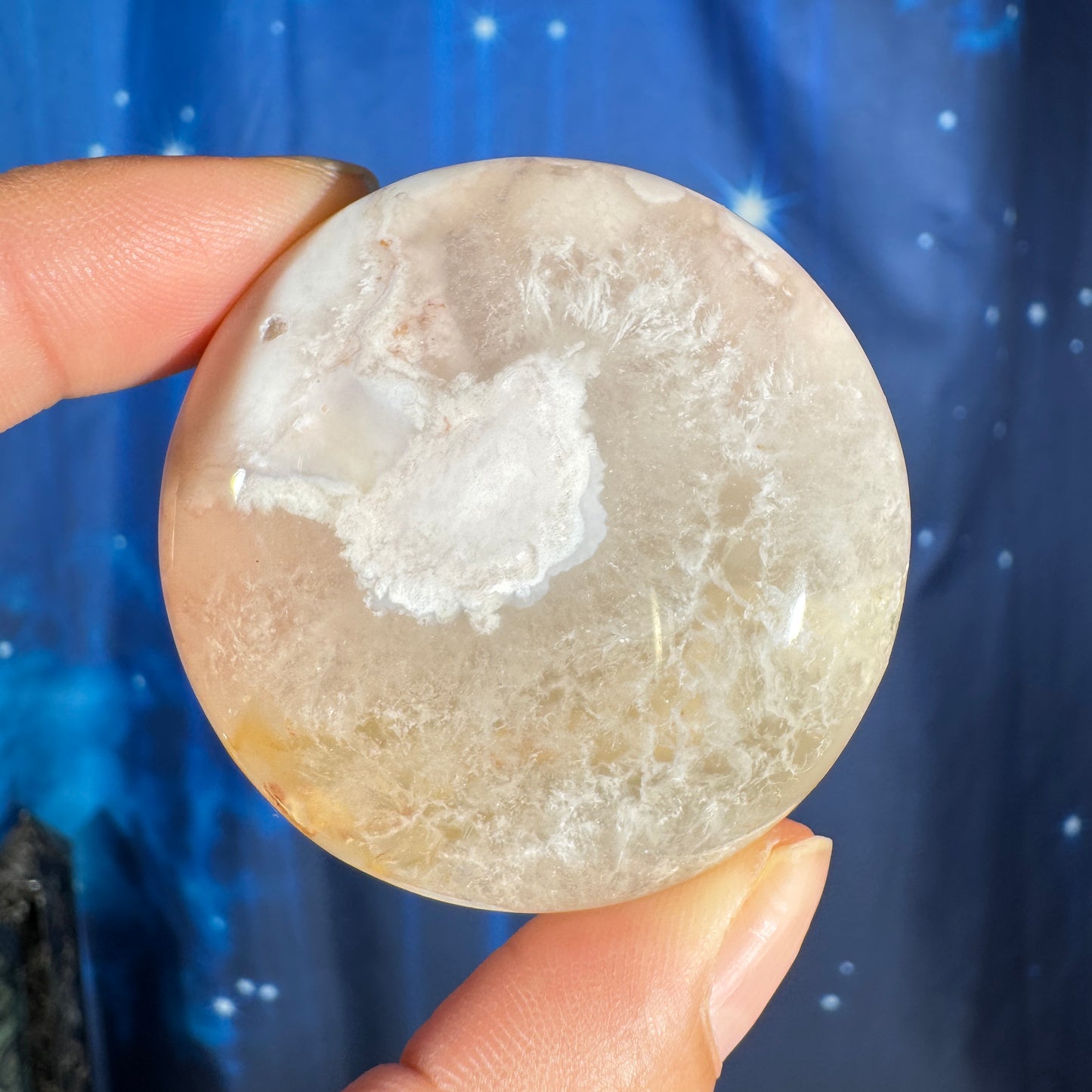 Flower Agate Round Palm Stone – 0.079 kg