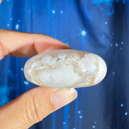 Flower Agate Round Palm Stone – 0.079 kg