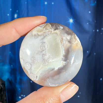 Flower Agate Round Palm Stone – 0.082 kg