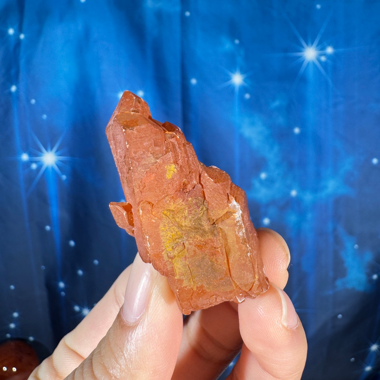 Iron-Stained Quartz Cluster – 0.028 kg