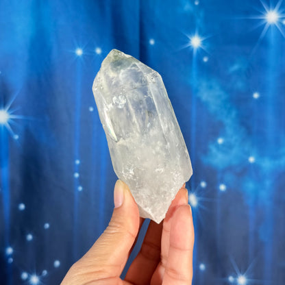 Clear quartz with chlorite natural point - 1 3/4" × 1 3/8" × 4" - 7.6 oz - self-healed bottom