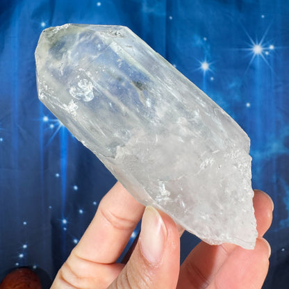 Clear quartz with chlorite natural point - 1 3/4" × 1 3/8" × 4" - 7.6 oz - self-healed bottom