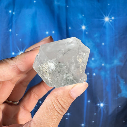 Clear quartz with chlorite natural point - 1 3/4" × 1 3/8" × 4" - 7.6 oz - self-healed bottom