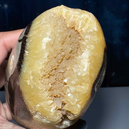 Septarian Geode free form | 4" tall | 816 grams | Damage Discount