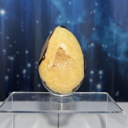 Septarian Geode egg | 3 5/8" tall | 459 grams | stand included | UV reactive